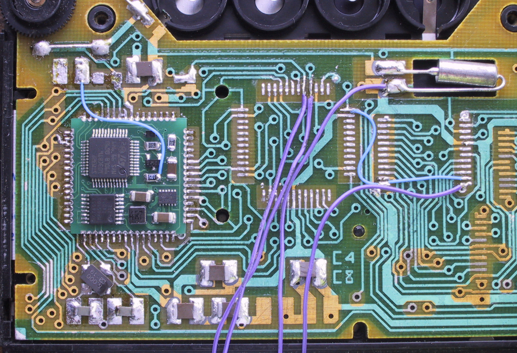 pytka z mikrokontrolerem STM32 zamontowana w kalkulatorze MK-85